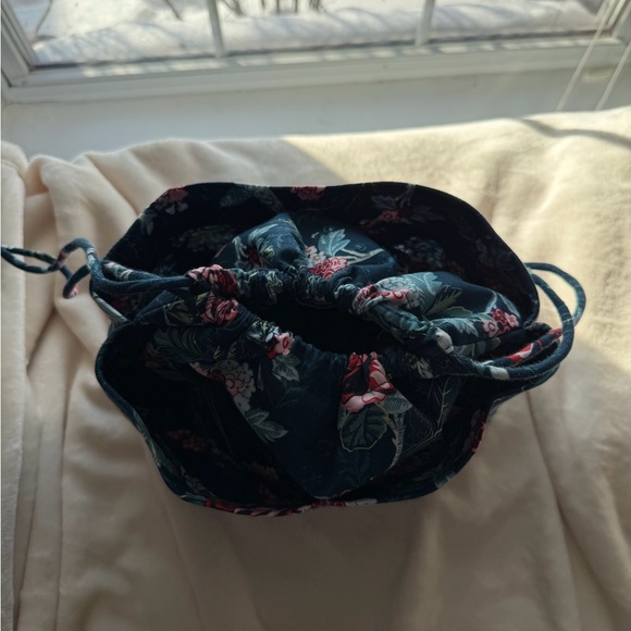 Vera Bradley Floral Women's makeup/jewelry drawstring bag - Picture 3 of 6